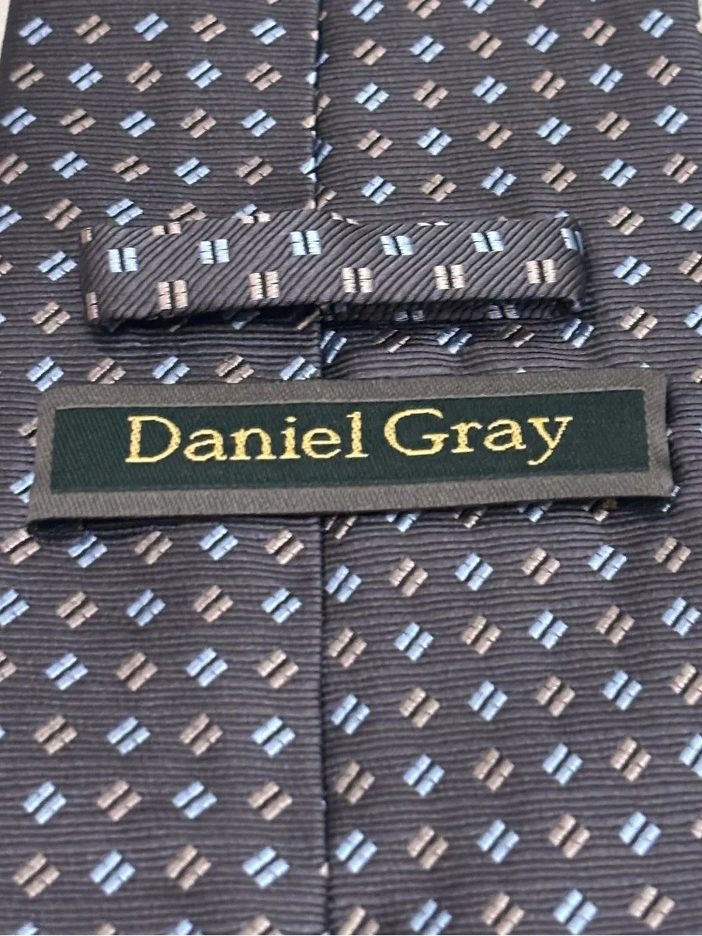 Brand New Stylish Tie By Daniel Gray - Tie Width Is 4 Inches